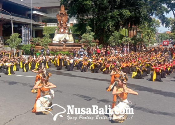 Nusabali.com - naluri-menariku-3-diikuti-2200-penari-partisipan