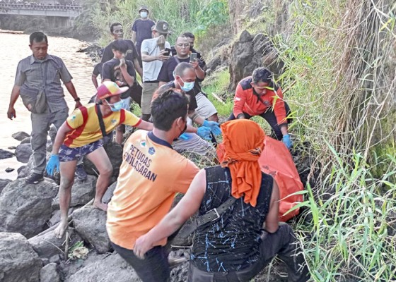 Nusabali.com - hilang-5-hari-timtim-ditemukan-membusuk-di-pinggir-sungai