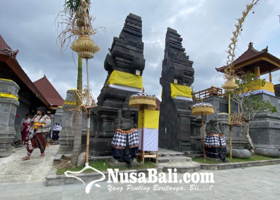 Nusabali.com - berdiri-di-kompleks-fasilitas-kerohanian-berkonsep-majapahitan