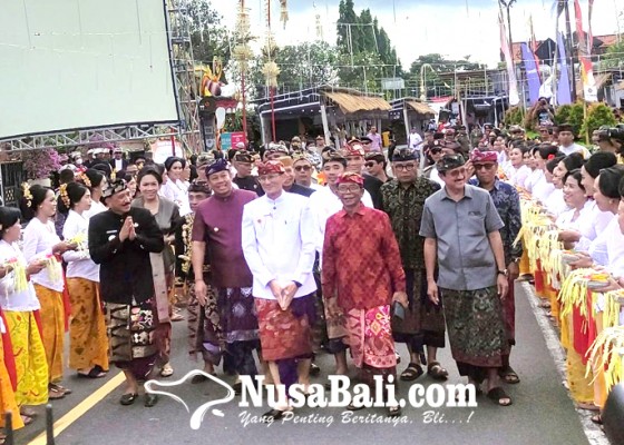 Nusabali.com - pentaskan-tari-pendet-dan-tari-lawang-balingkang