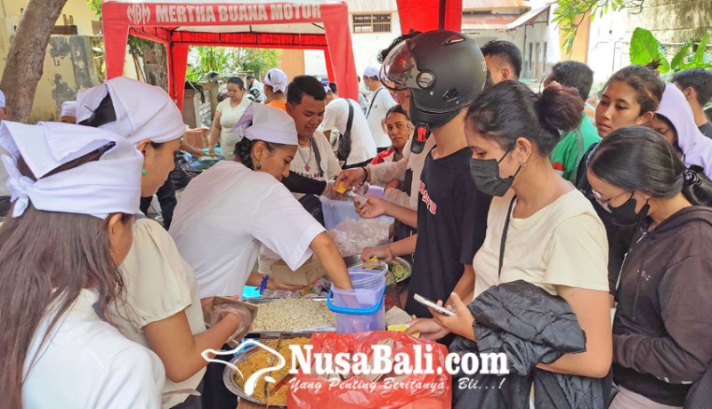 www.nusabali.com-peringati-hari-buruh-komunitas-vegan-bagikan-2000-porsi-makanan-gratis