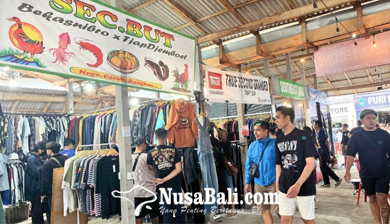 www.nusabali.com-akhir-pekan-pengunjung-serbu-thrift-bali-island-di-sukawati