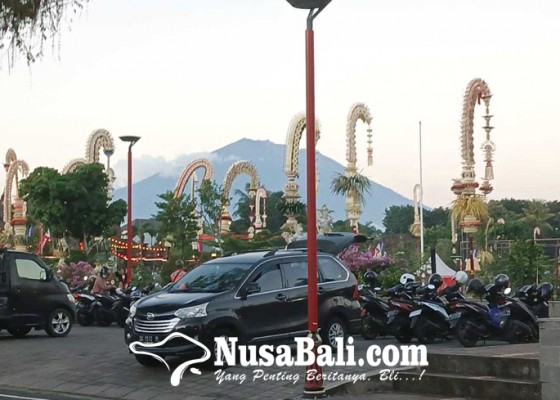 Nusabali.com - selama-hut-bangli-tarif-parkir-normal