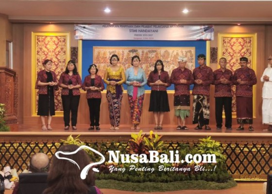Nusabali.com - ni-ketut-karwini-dilantik-menjadi-ketua-stimi-handayani-siap-tingkatkan-kualitas-dan-daya-saing