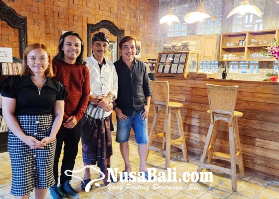 Nusabali.com - tut-asmara-hobi-dan-bisnis-sama-sama-jalan