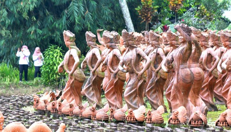 www.nusabali.com-destinasi-wisata-seribu-patung-penari-gandrung