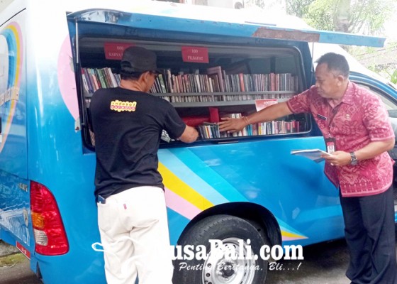 Nusabali.com - tabanan-terima-bantuan-mobil-perpustakaan-keliling