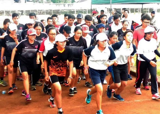 Nusabali.com - tes-fisik-denpasar-diikuti-500-atlet