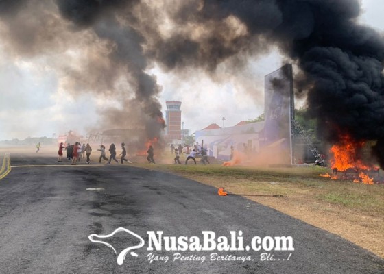 Nusabali.com - bandara-gelar-latihan-simulasi-kecelakaan-pesawat