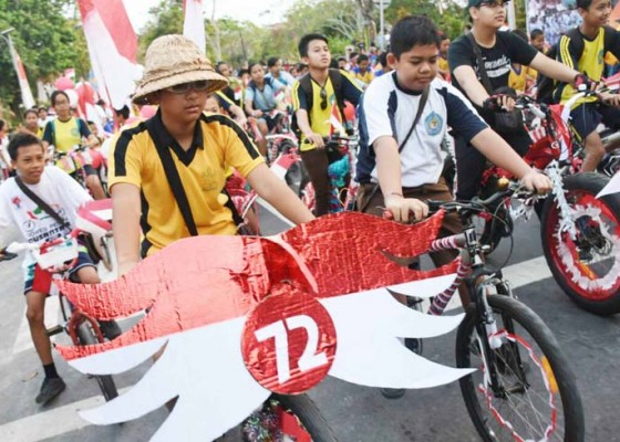 Nusabali.com - ratusan-pelajar-sd-smp-antusias-ikuti-lomba-sepeda-hias