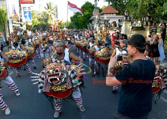 Nusabali.com - ratusan-penari-meriahkan-parade-kuta-sea-sand-land-festival