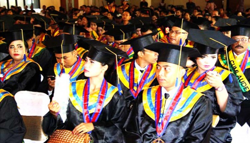 www.nusabali.com-hari-ini-universitas-panji-sakti-mewisuda-170-sarjana
