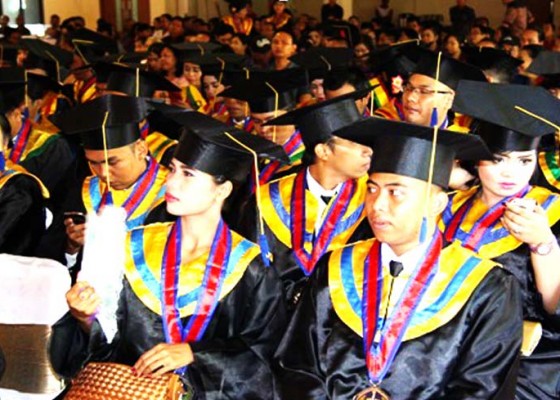 Nusabali.com - hari-ini-universitas-panji-sakti-mewisuda-170-sarjana