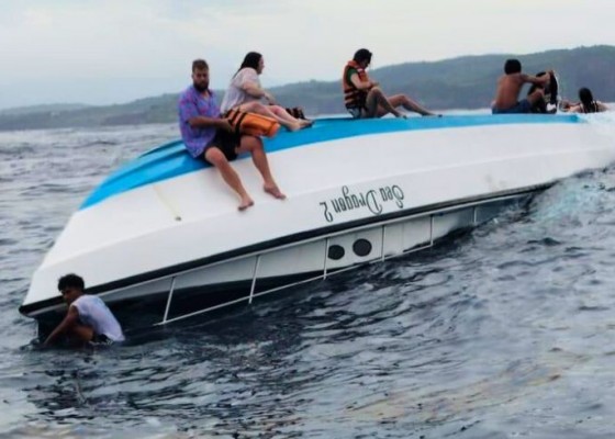 Nusabali.com - boat-snorkeling-terbalik-di-nusa-penida-turis-australia-meninggal
