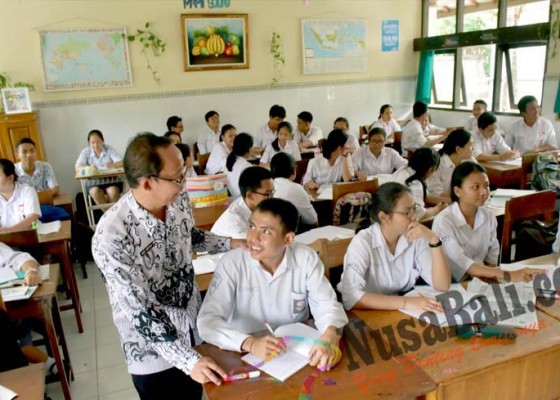 Nusabali.com - siswa-pengungsi-bersekolah-di-denpasar