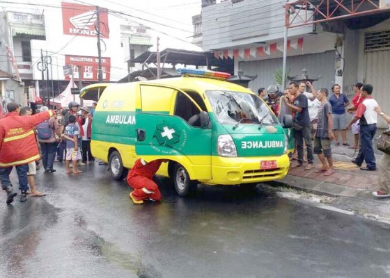 Nusabali.com - ambulance-rsud-klungkung-terbakar