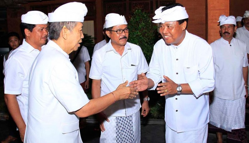 www.nusabali.com-gubernur-nunas-ica-ke-pura-praja-pemkot-denpasar