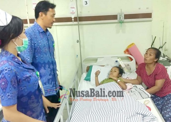 Nusabali.com - dua-bocah-korban-keracunan-masih-dirawat