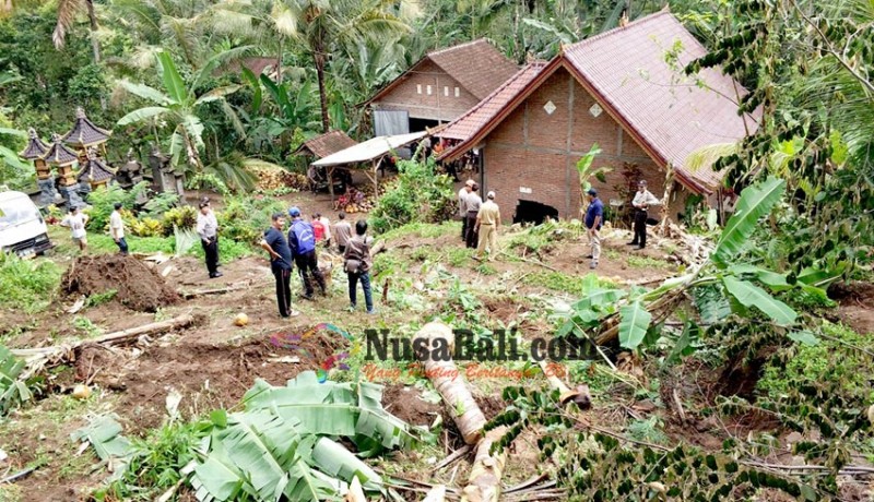 www.nusabali.com-rumah-sanggah-hancur-10-kk-terisolasi