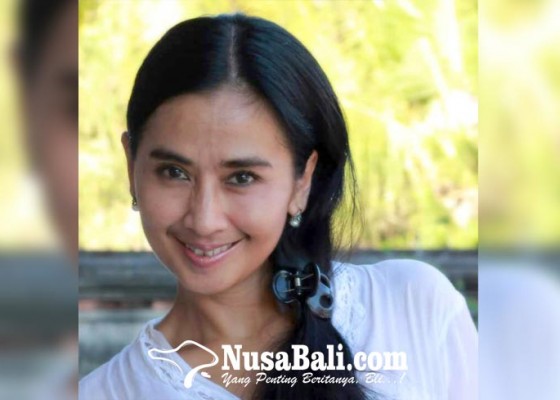 Nusabali.com - syuting-selama-16-hari-tak-lupa-haturkan-banten-pejati