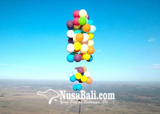 Nusabali.com - pria-lintasi-afrika-dengan-100-balon