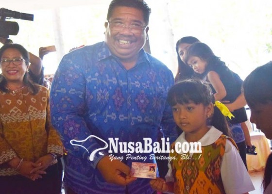 Nusabali.com - buleleng-launching-ktp-anak-anak