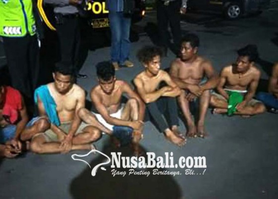 Nusabali.com - saling-salip-dua-kelompok-pengendara-bentrok-di-jalan-raya