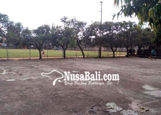 Nusabali.com - lapangan-basket-muditha-berlubang