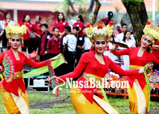 Nusabali.com - joged-bumbung-smk-pgri-5-denpasar-panaskan-pb3as