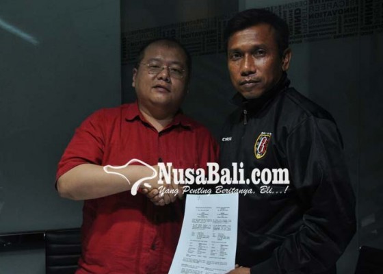 Nusabali.com - bali-united-resmi-kontrak-tim-pelatih