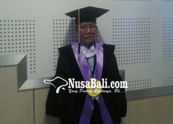 Nusabali.com - prof-pemayun-orasi-ilmiah-soal-teknologi-produksi-sapi-bali