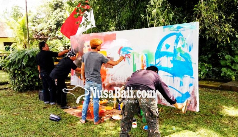 www.nusabali.com-peringati-gugurnya-kapten-mudita-puluhan-seniman-melukis-bersama