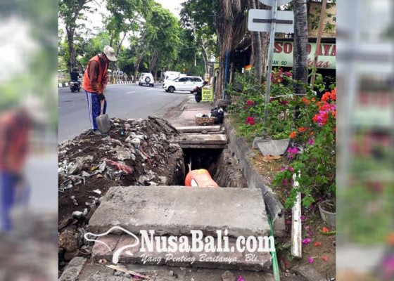 Nusabali.com - trotoar-benyah-di-jalan-raya-kuta-dieksekusi-tahun-depan