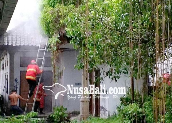 Nusabali.com - hujan-kabel-listrik-terbakar
