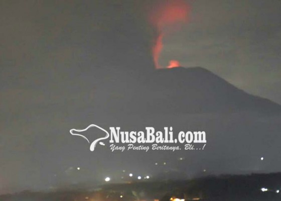 Nusabali.com - gunung-agung-keluar-api-16-penerbangan-batal