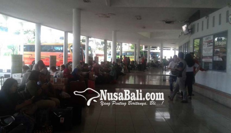 www.nusabali.com-bandara-tutup-penumpang-serbu-terminal-mengwi
