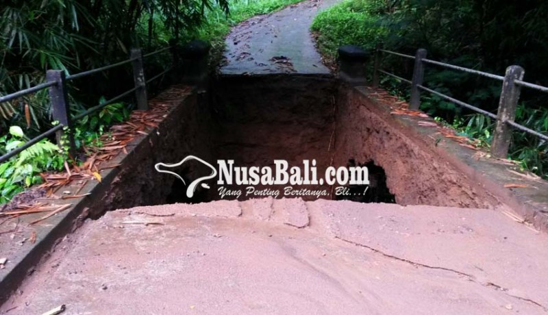 www.nusabali.com-jembatan-penghubung-2-kecamatan-putus