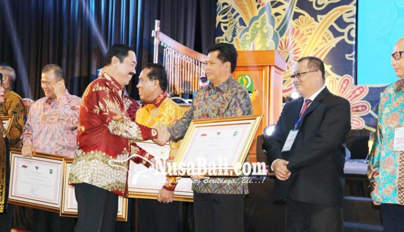 www.nusabali.com-pemprov-bali-terima-penghargaan-penyelesaian-tlhp-terbaik-tingkat-provinsi-se-indonesia