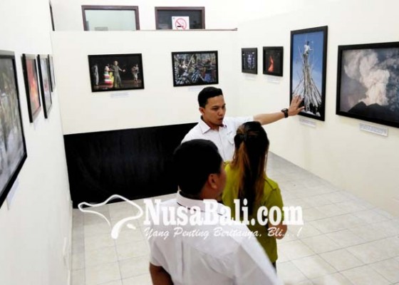 Nusabali.com - pameran-fotografi-antara-suguhkan-rwa-bhineda-pulau-dewata