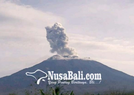 Nusabali.com - hembusan-gunung-agung-capai-33-kali
