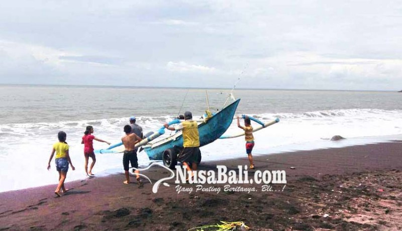 www.nusabali.com-siswa-di-pesisir-bantu-nelayan