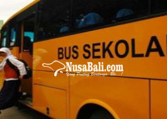 Nusabali.com - angkot-siswa-diback-up-2-bus