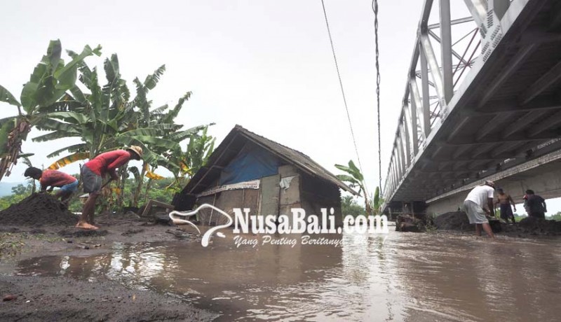 www.nusabali.com-banjir-lumpur-terjang-rumah