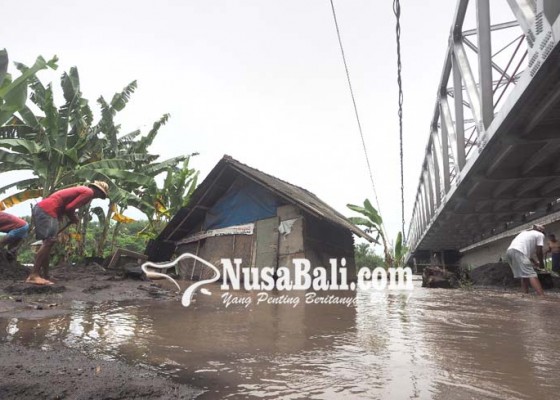Nusabali.com - banjir-lumpur-terjang-rumah