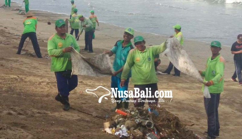www.nusabali.com-sebanyak-900-personel-bersihkan-345-ton-sampah