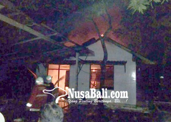 Nusabali.com - rumah-kosong-di-lukluk-terbakar