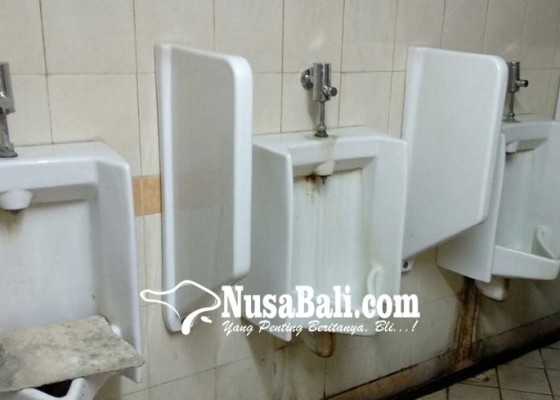 Nusabali.com - toilet-di-basement-kantor-bupati-memprihatinkan