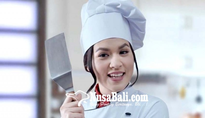 www.nusabali.com-belajar-masak-raisa-dipuji-suami