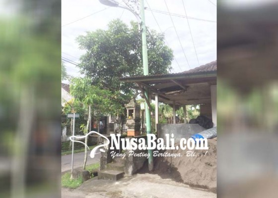 Nusabali.com - khawatir-roboh-warga-berharap-tiang-listrik-besi-diganti-beton