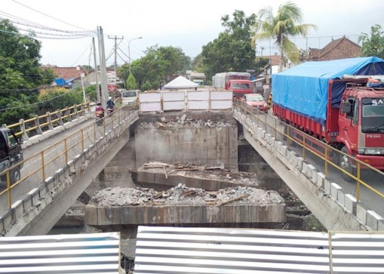 Nusabali.com - jembatan-darurat-dibuka-pengawasan-struk-lemah